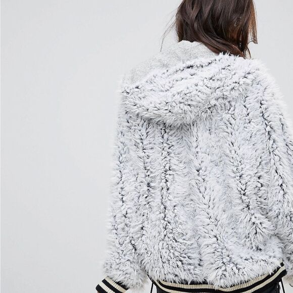 New
Free People × We The Free Fluffy
Size M/L
NWOT never worn before
Retail $248 - Picture 5 of 11
